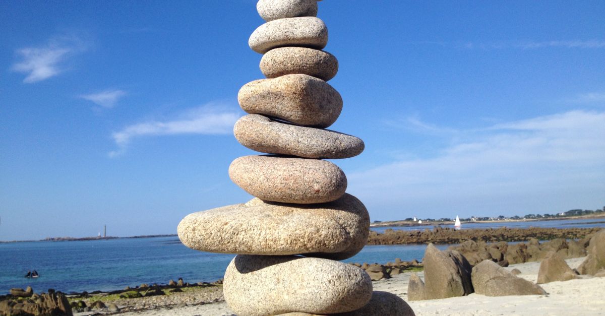 Steinturm am Strand