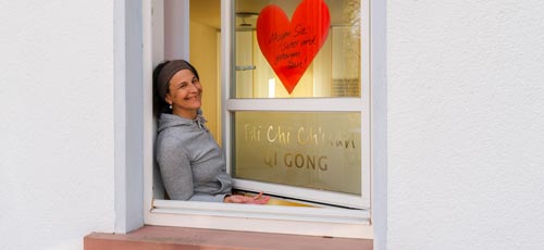 Stephanie im Fenster