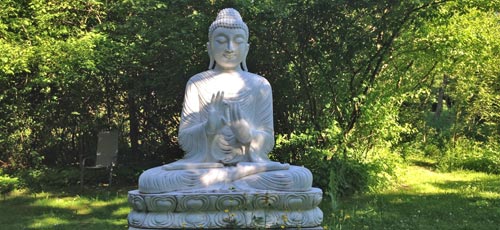 Buddha Statue im Garten